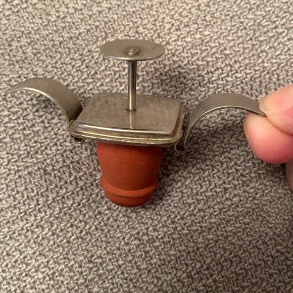 Vintage Push-Button Bottle Stopper Cork - Picture 3 of 12